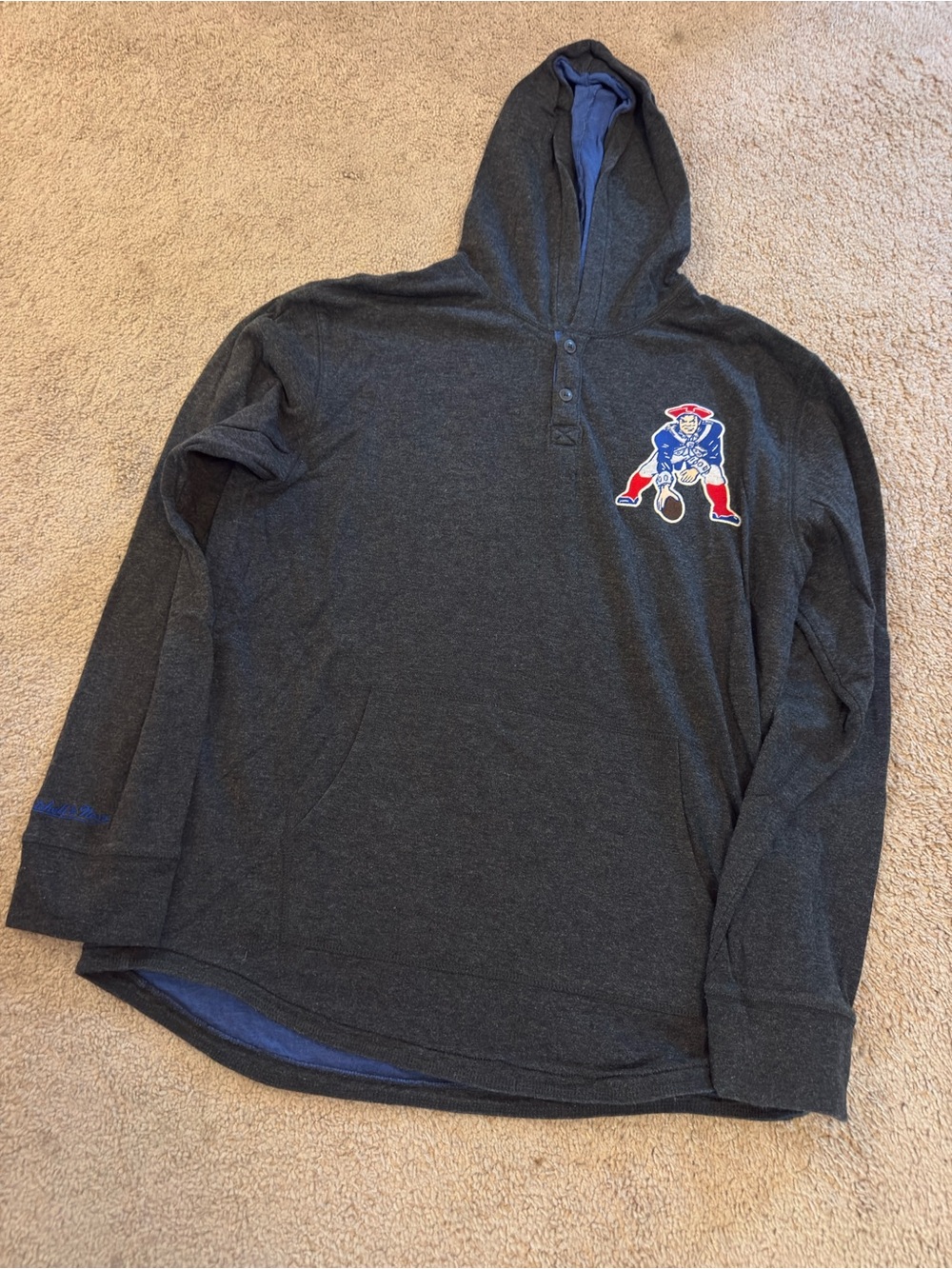 Mitchell & Ness Throwback New England Patriots Lightweight Hoodie Size XL